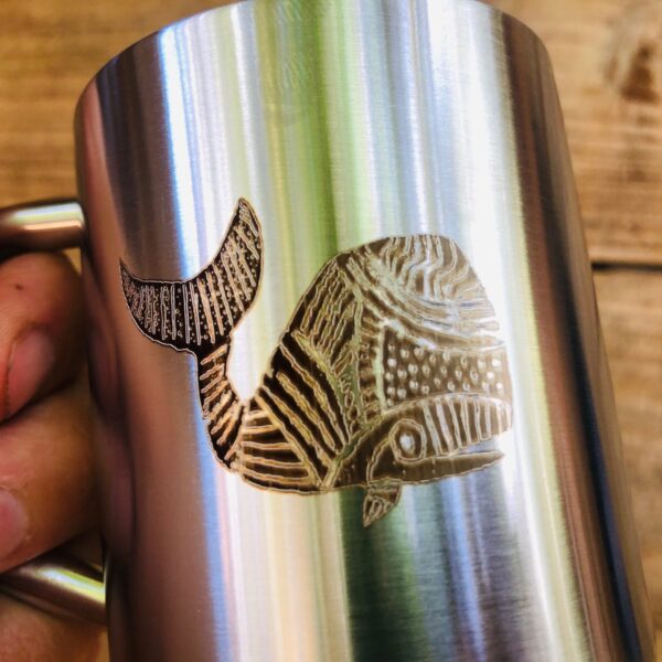 Tasse inox Collab'Péi 🇷🇪 - Cachalot par Tristan – Image 4